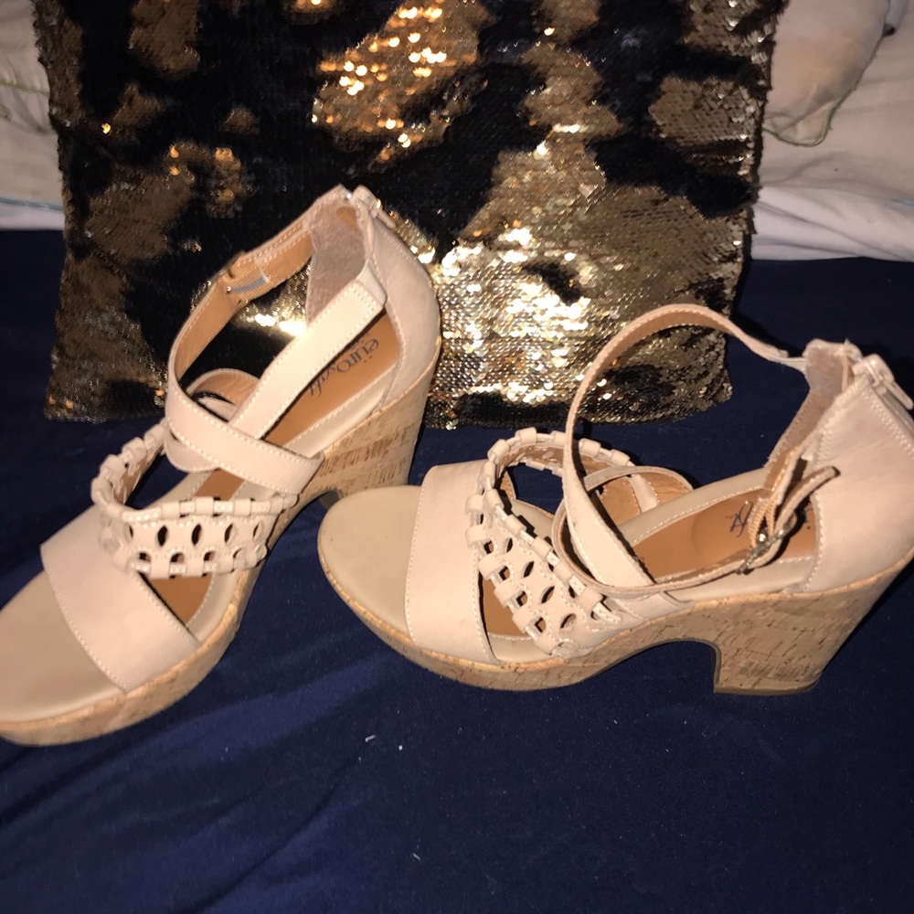 Heels - Picture 2 of 2